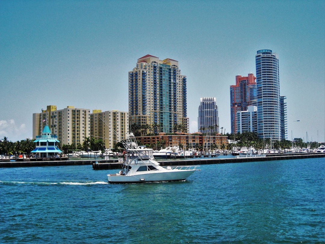O estilo Art Deco está presente em várias residências em Miami Beach, onde  edifícios exóticos podem ser observados - Gazeta da Semana